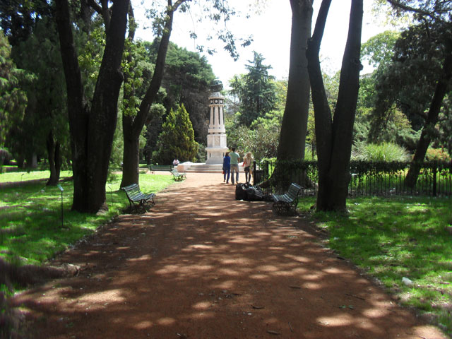 Columna meteorológica en Jardin Botanico Carlos Thays