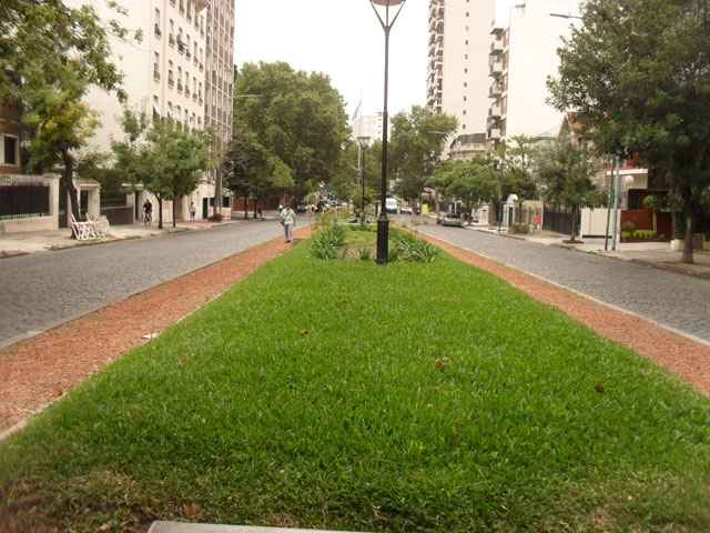 Jardin Paseo Republica de Filipinas en Colegiales