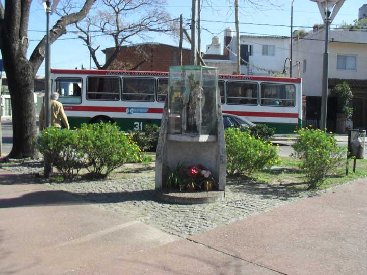 PLAZOLETA EN SOBREMONTE Y ALSINA